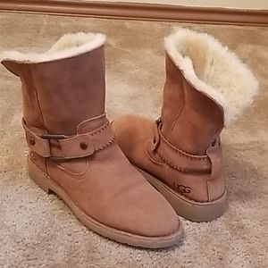 UGG Chestnut short boots
